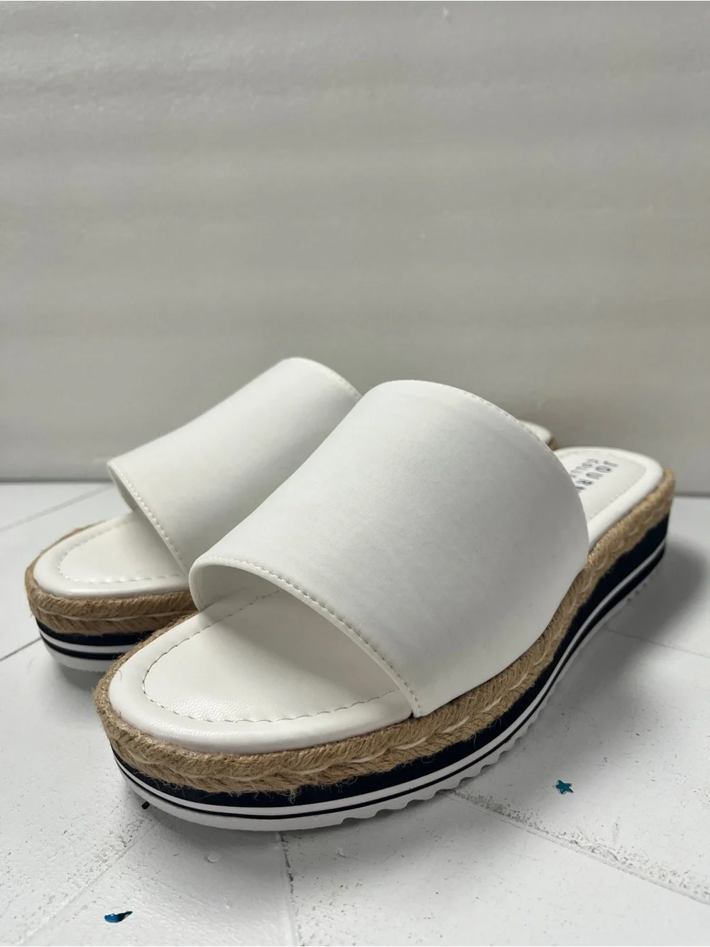 Journee‎ Collection Womens Rosey Slide Sandals. Size 10WD. White